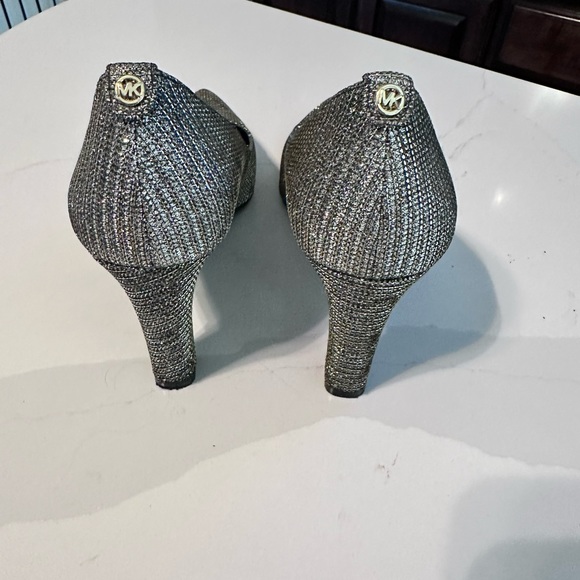 Micheal Kors woman’s heals - Picture 2 of 3